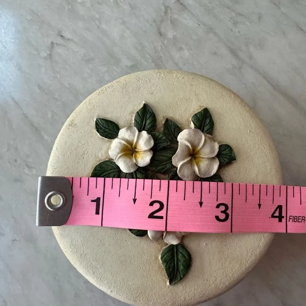 KC Company LTD Hawaiian flowers 3D design ceramic jewelry trinket box 4”